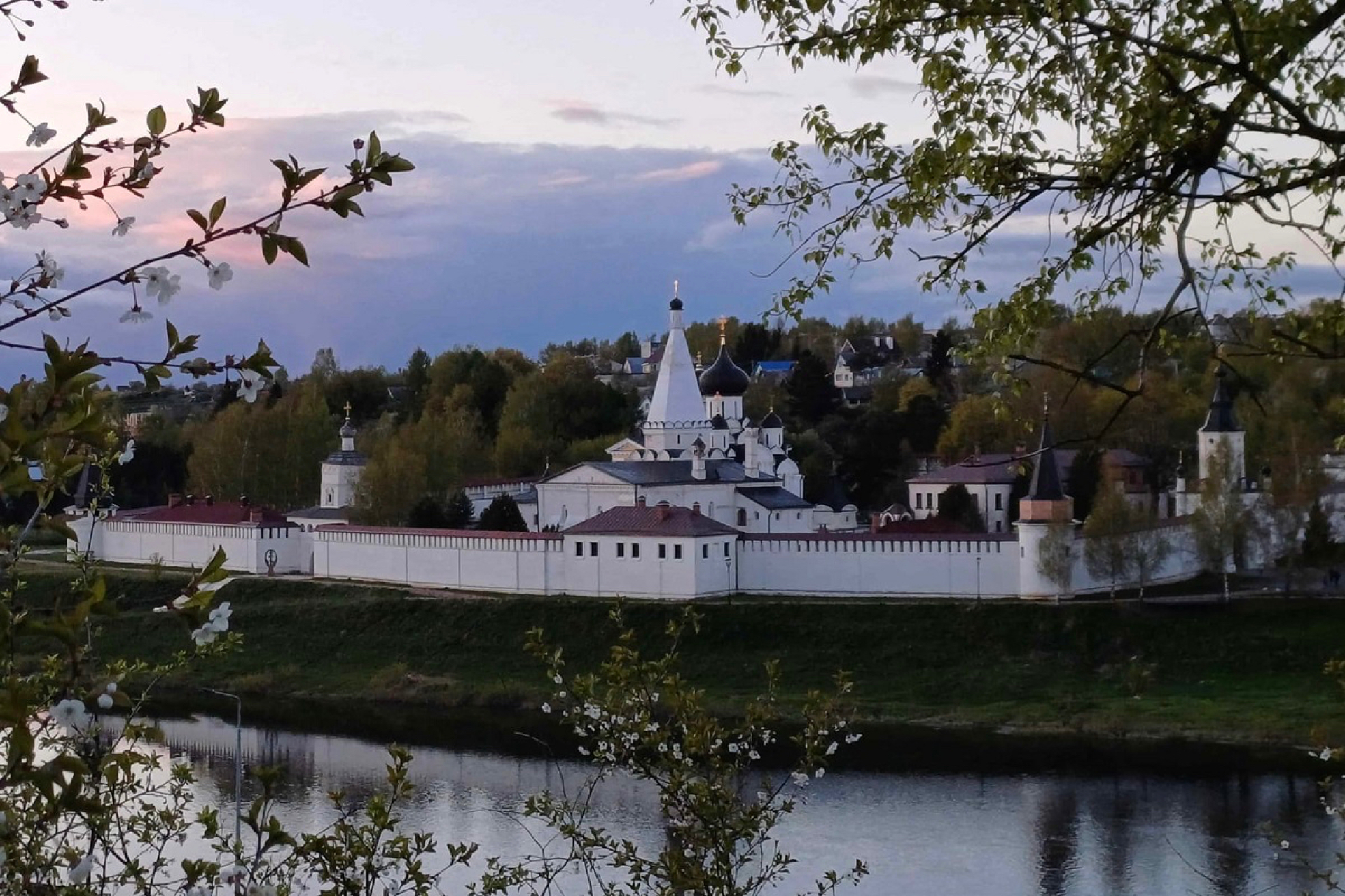Город на семи ветрах,  храм заморский и вода живая  