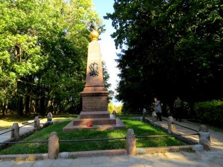 Петра Великого творение, Ивана Грозного веления, гусаров бравых развлечения ( 2 дня, автобус)