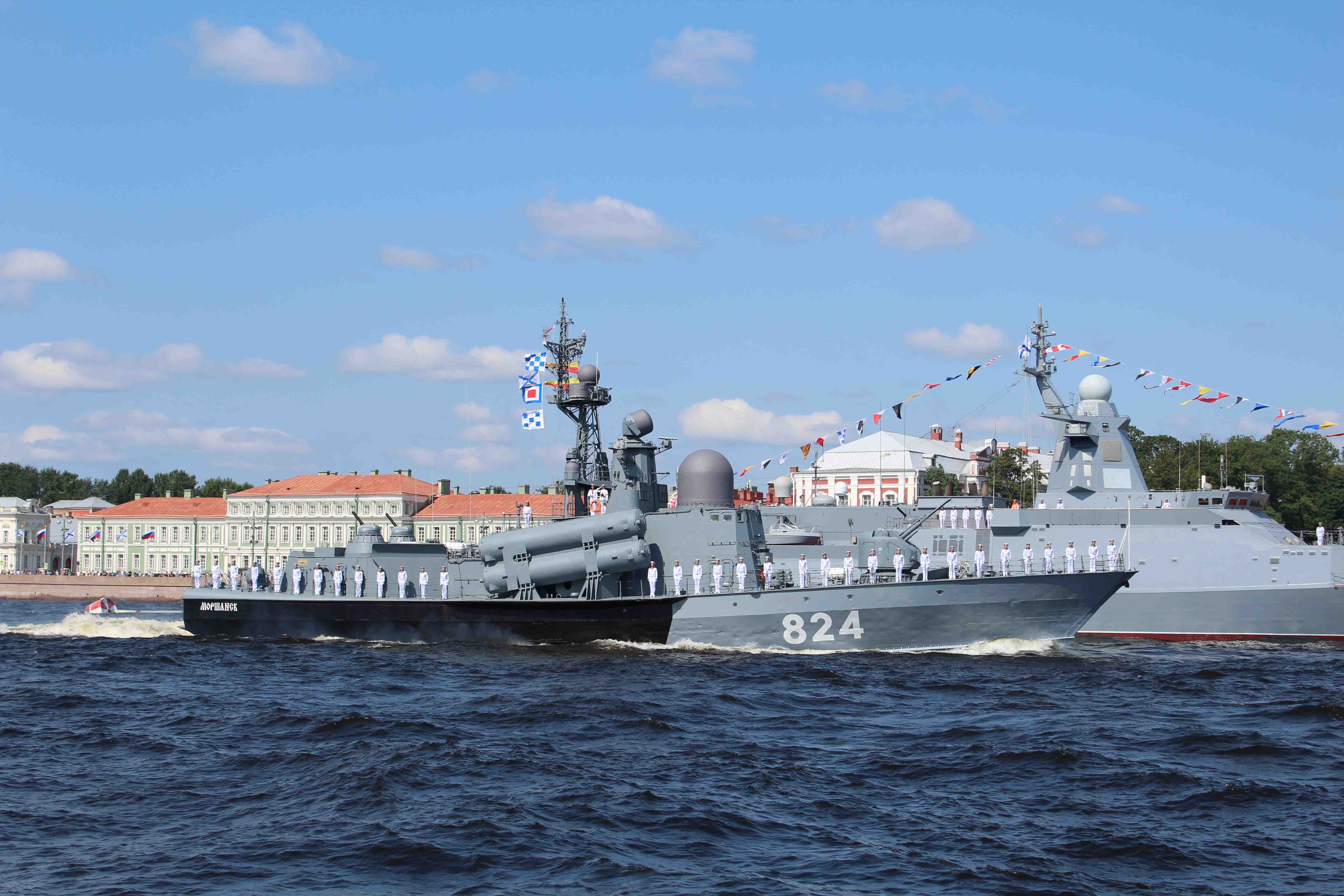 Военно-морской парад в Санкт-Петербурге с 2-мя ночными переездами  (5 дней)